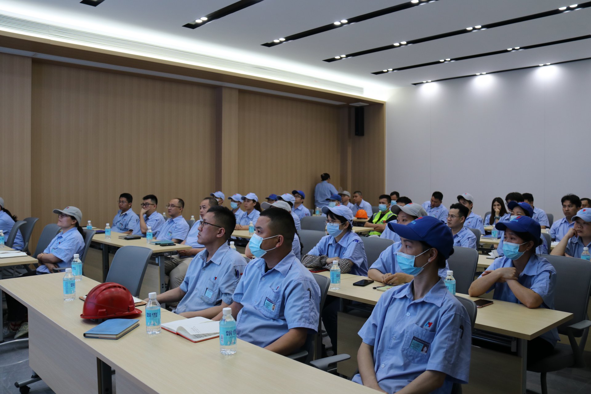 2025年開展職業(yè)健康安全防范知識(shí)普及培訓(xùn)講座